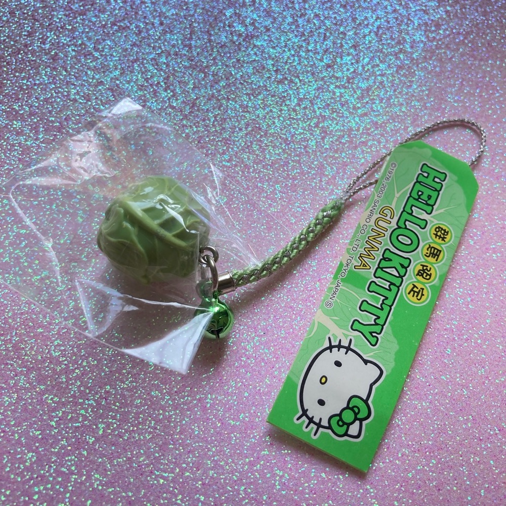 Hello Kitty Cabbage Keychain - Picture 2 of 2
